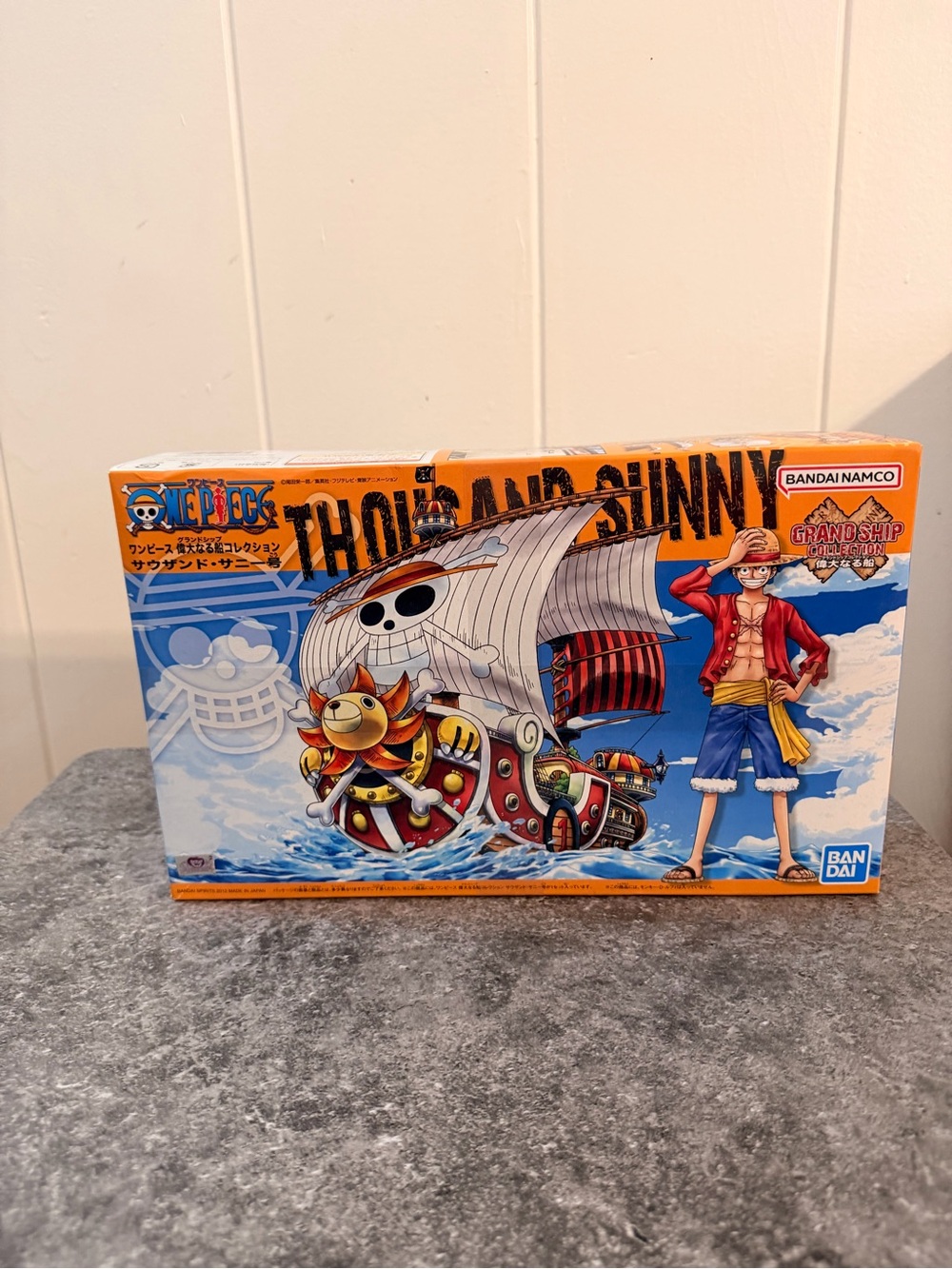 Onepiece Thousand Sunny Model Kit - Orange, Blue, Red